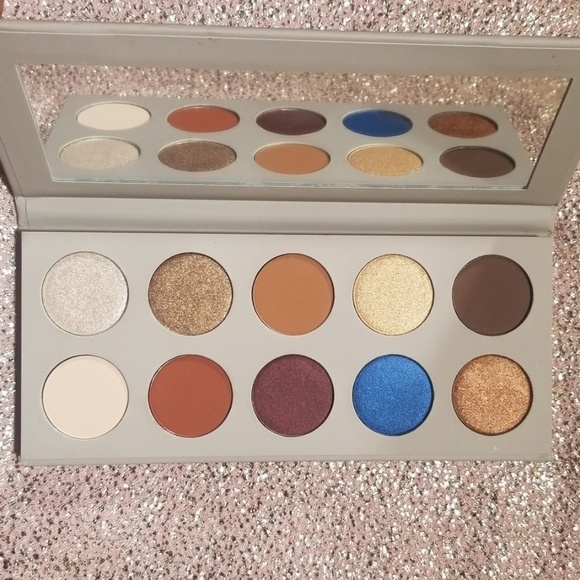 BRAND NEW IN BOX KKW X MARIO PALETTE - Picture 2 of 6